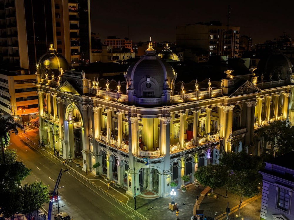 Panorámica del Palacio Municipal de Guayaquil. Panorámica del Palacio Municipal de Guayaquil.