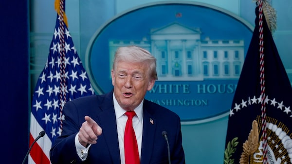 Trump recua de ameaça de taxar a Europa por posse da Groenlândia e cita novo acordo Trump recua de ameaça de taxar a Europa por posse da Groenlândia e cita novo acordo