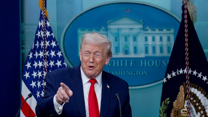 Trump recua de ameaça de taxar a Europa por posse da Groenlândia e cita novo acordo Trump recua de ameaça de taxar a Europa por posse da Groenlândia e cita novo acordo