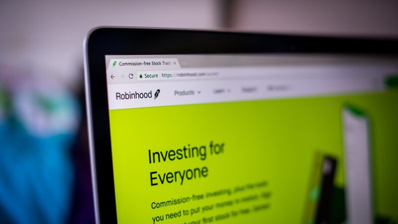 Robinhood demite 23% em seu primeiro ano como empresa de capital aberto Robinhood demite 23% em seu primeiro ano como empresa de capital aberto
