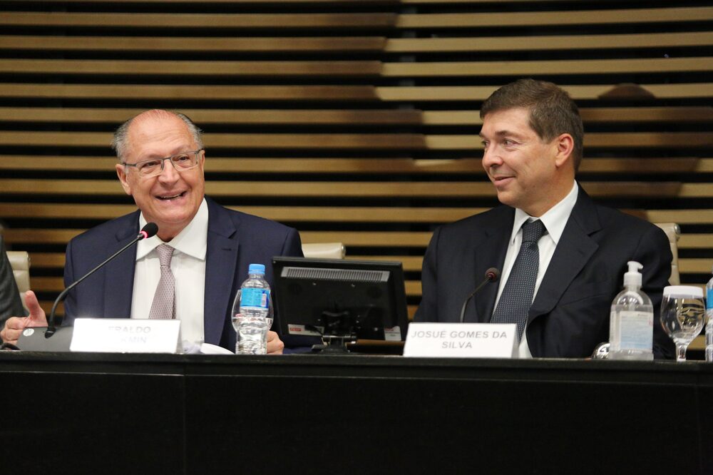 Em reunião com diretores da Fiesp, vice-presidente Geraldo Alckmin garantiu que governo não tentará revogar as reformas trabalhista e previdenciária Em reunião com diretores da Fiesp, vice-presidente Geraldo Alckmin garantiu que governo não tentará revogar as reformas trabalhista e previdenciária