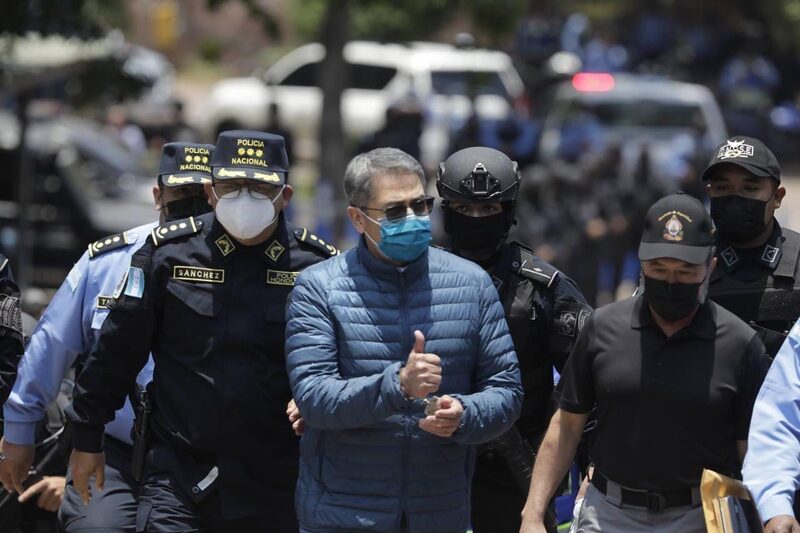 Hernández Alvarado fue solicitado en extradición por EE.UU. por los cargos de tráfico de drogas y armas. Hernández Alvarado fue solicitado en extradición por EE.UU. por los cargos de tráfico de drogas y armas.
