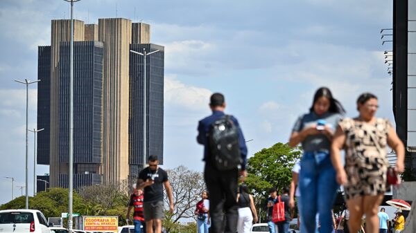 BC reduz projeção de PIB para 1,5% em 2026, abaixo das estimativas dos analistas BC reduz projeção de PIB para 1,5% em 2026, abaixo das estimativas dos analistas