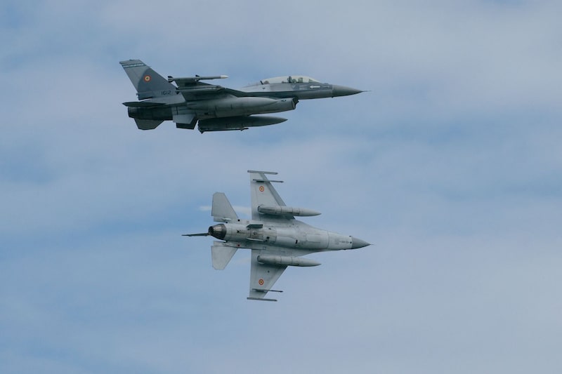 F-16 F-16