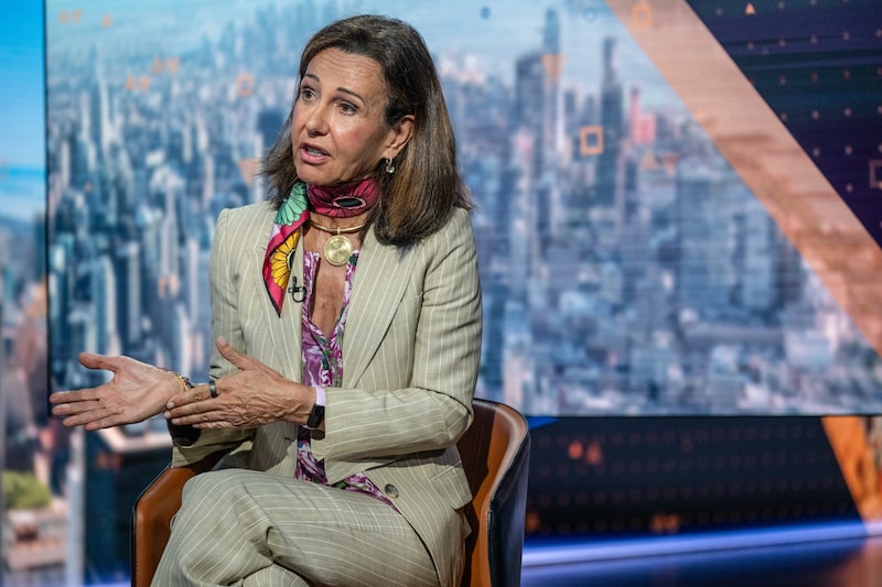 Banco projeta crescimento de receita e cortes de despesas com IA Banco projeta crescimento de receita e cortes de despesas com IA