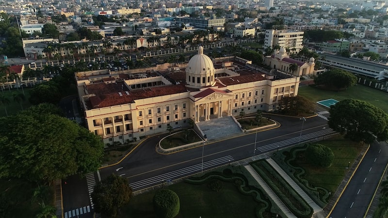 El Palacio Nacional de la República Dominicana, sede del Poder Ejecutivo de ese país. El Palacio Nacional de la República Dominicana, sede del Poder Ejecutivo de ese país.