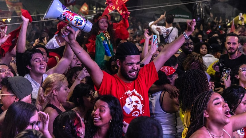 Reeleição de Lula faz do Brasil ‘bastião’ contra extrema-direita global, dizem analistas Reeleição de Lula faz do Brasil ‘bastião’ contra extrema-direita global, dizem analistas