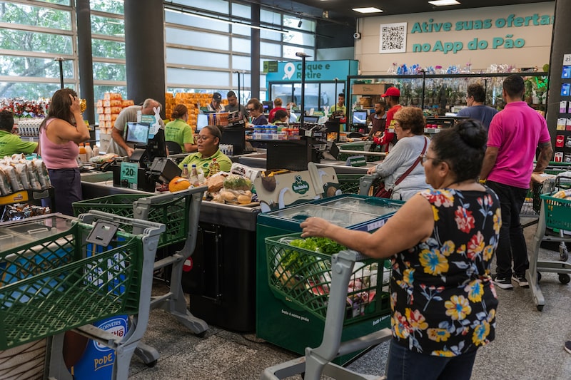 Brazilian Retailer GPA Raises $142 Million in Share Offering Brazilian Retailer GPA Raises $142 Million in Share Offering