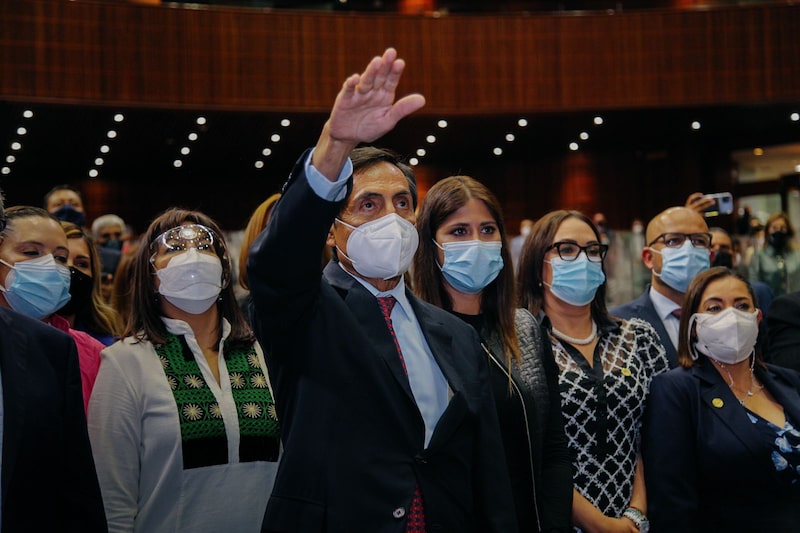 El pasado 3 de agosto Rogelio Ramírez de la O rindió protesta como titular de la Secretaría de Hacienda y Crédito Público ante la Cámara de Diputados, un mes después realiza ajustes en su gabinete. El pasado 3 de agosto Rogelio Ramírez de la O rindió protesta como titular de la Secretaría de Hacienda y Crédito Público ante la Cámara de Diputados, un mes después realiza ajustes en su gabinete.
