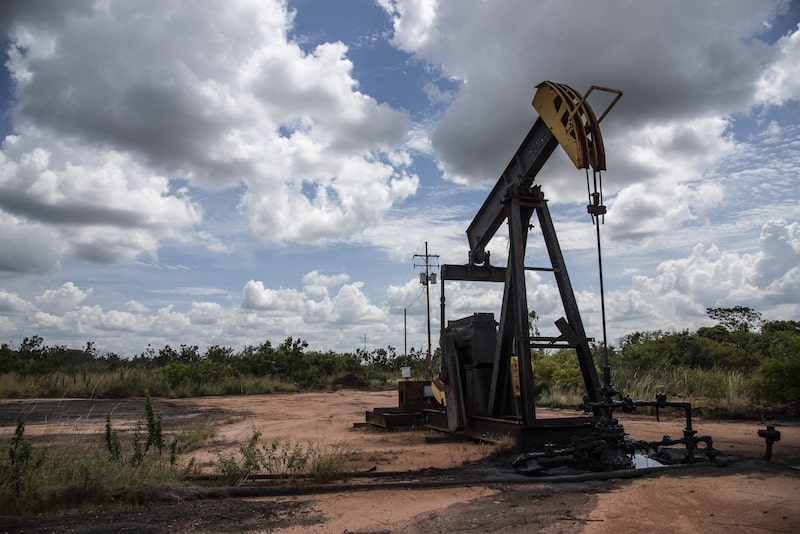 Una bomba de extracción en el Cinturón del Orinoco, en El Tigre (Venezuela).
Fotógrafo: Bloomberg Una bomba de extracción en el Cinturón del Orinoco, en El Tigre (Venezuela).
Fotógrafo: Bloomberg