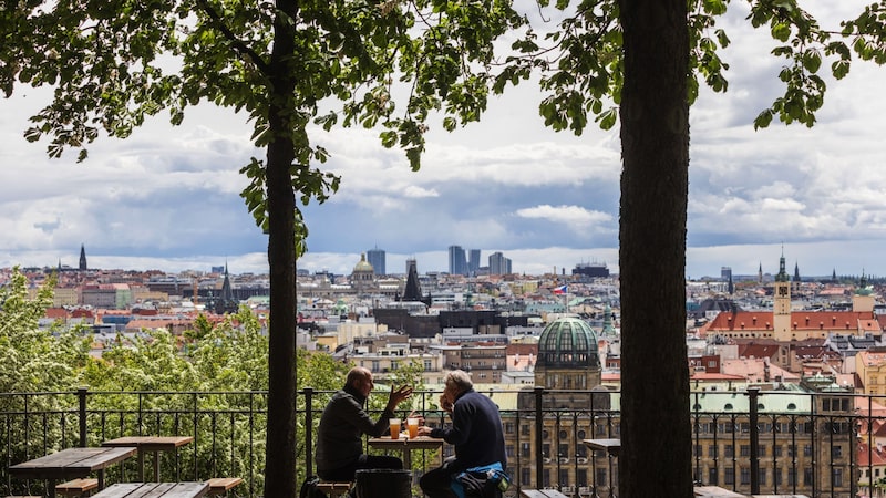 Bilionário aos 33: herdeiro vende sua parte em banco tcheco e levanta US$ 1,7 bilhão Bilionário aos 33: herdeiro vende sua parte em banco tcheco e levanta US$ 1,7 bilhão