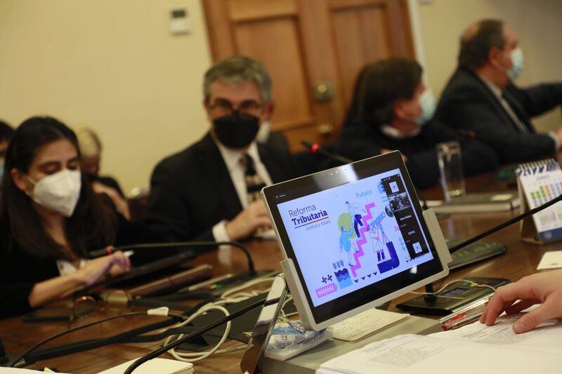 El ministro de Hacienda, Mario Marcel, expone los principios de la reforma tributaria propuesta por el Gobierno de Chile ante la Comisión de Hacienda de la Cámara de Diputados. Foto: Ministerio de Hacienda. El ministro de Hacienda, Mario Marcel, expone los principios de la reforma tributaria propuesta por el Gobierno de Chile ante la Comisión de Hacienda de la Cámara de Diputados. Foto: Ministerio de Hacienda.