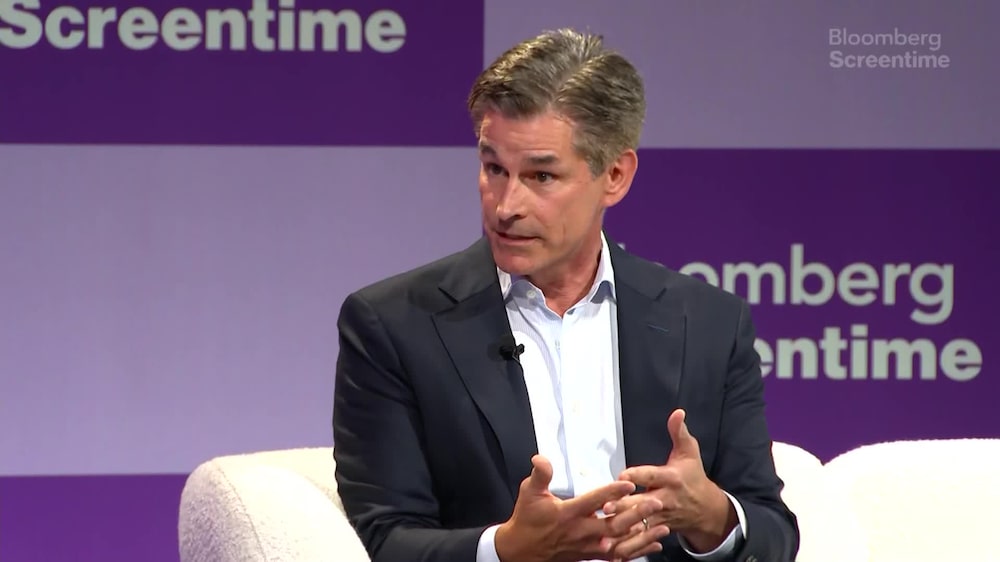 Mike Hopkins habló sobre la inclusión de TV+ en Amazon durante la conferiencia que se realiza en LA, Bloomberg Screentime Mike Hopkins habló sobre la inclusión de TV+ en Amazon durante la conferiencia que se realiza en LA, Bloomberg Screentime