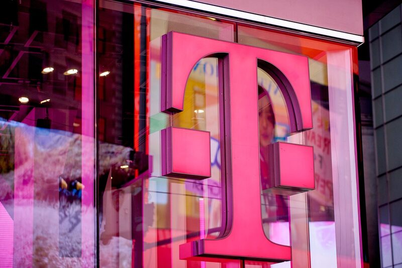 El CEO de T-Mobile, Mike Sievert, dijo en una llamada con inversores que su empresa tampoco absorberá las subidas de precios de los terminales.  El CEO de T-Mobile, Mike Sievert, dijo en una llamada con inversores que su empresa tampoco absorberá las subidas de precios de los terminales.