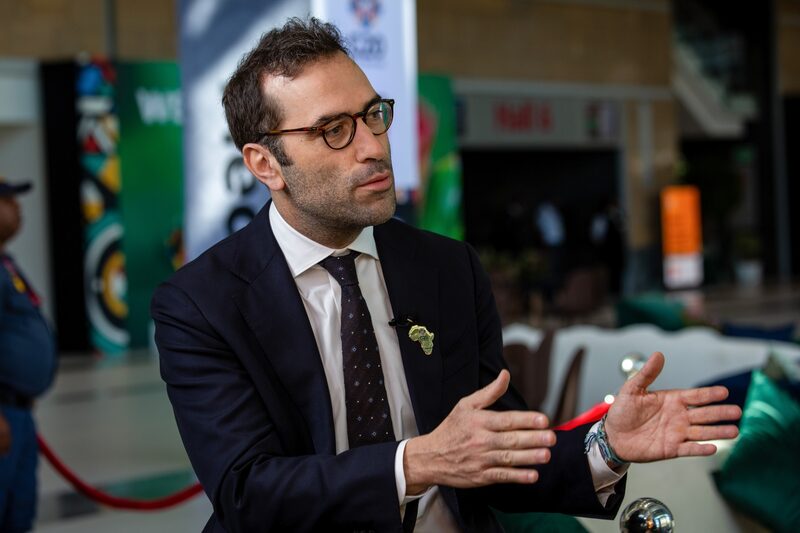 Cuerpo hablaba desde Luxemburgo, donde los ministros de Comercio de la UE tratarán el lunes de reducir sus diferencias para contrarrestar la escalada de la guerra arancelaria de Donald Trump. Cuerpo hablaba desde Luxemburgo, donde los ministros de Comercio de la UE tratarán el lunes de reducir sus diferencias para contrarrestar la escalada de la guerra arancelaria de Donald Trump.