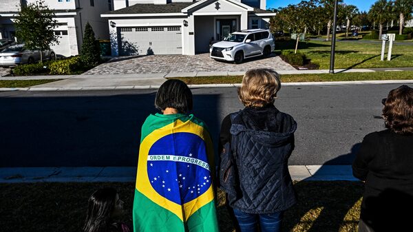 Jair Bolsonaro Cheered by Supporters in Florida Who Say ‘Don’t Go Home’ Jair Bolsonaro Cheered by Supporters in Florida Who Say ‘Don’t Go Home’