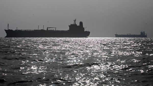 Las bolsas de Asia fluctúan y el petróleo cae tras señales mixtas sobre negociaciones con Irán Las bolsas de Asia fluctúan y el petróleo cae tras señales mixtas sobre negociaciones con Irán