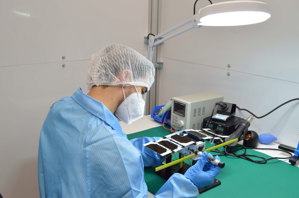 Platzi lanza satélite espacial Platzi lanza satélite espacial