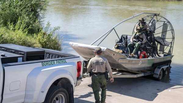 US Border Chief Quits Amid Tension Over Migrant Crossings US Border Chief Quits Amid Tension Over Migrant Crossings