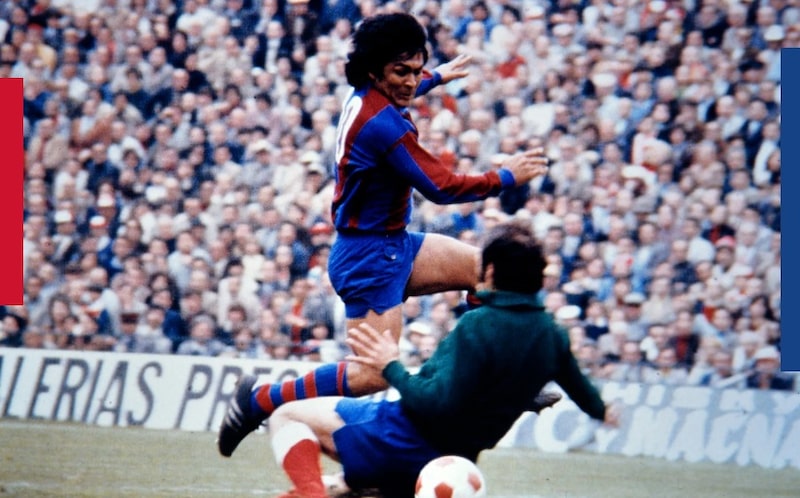 Hugo Sotil vistiendo la camiseta del FC Barcelona. Hugo Sotil vistiendo la camiseta del FC Barcelona.