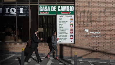 Dólar paralelo en Bolivia cede tras divulgación de la referencia diaria del BCB, pero hay dudas Dólar paralelo en Bolivia cede tras divulgación de la referencia diaria del BCB, pero hay dudas