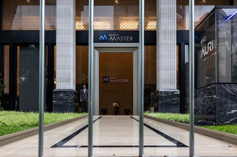 La sede del Banco Master en São Paulo, Brasil, el martes 18 de noviembre de 2025. El director ejecutivo del Banco Master SA, Daniel Vorcaro, fue detenido el martes en el marco de una investigación por fraude de la policía federal, al tiempo que el banco central de Brasil tomó medidas para liquidar la empresa en dificultades. La sede del Banco Master en São Paulo, Brasil, el martes 18 de noviembre de 2025. El director ejecutivo del Banco Master SA, Daniel Vorcaro, fue detenido el martes en el marco de una investigación por fraude de la policía federal, al tiempo que el banco central de Brasil tomó medidas para liquidar la empresa en dificultades.