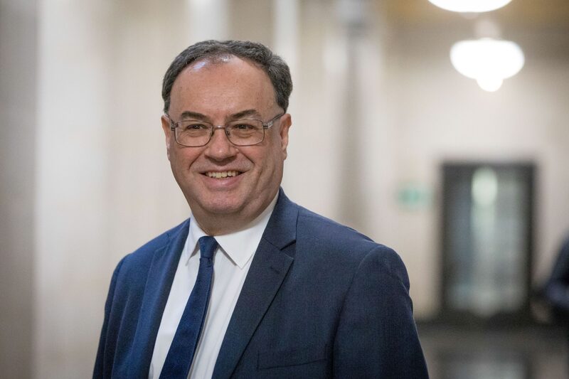 Manutenção dos juros foi um choque após para investidores após falas do presidente do BOE, Andrew Bailey Manutenção dos juros foi um choque após para investidores após falas do presidente do BOE, Andrew Bailey