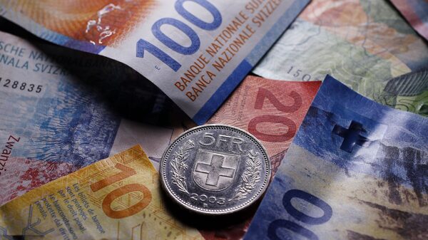 Goldman y BofA apuestan por el franco suizo frente al yen ante incertidumbre política Goldman y BofA apuestan por el franco suizo frente al yen ante incertidumbre política