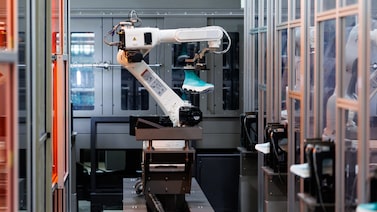 Hype da IA impulsiona robótica, mas realidade das fábricas engatinha e freia revolução Hype da IA impulsiona robótica, mas realidade das fábricas engatinha e freia revolução