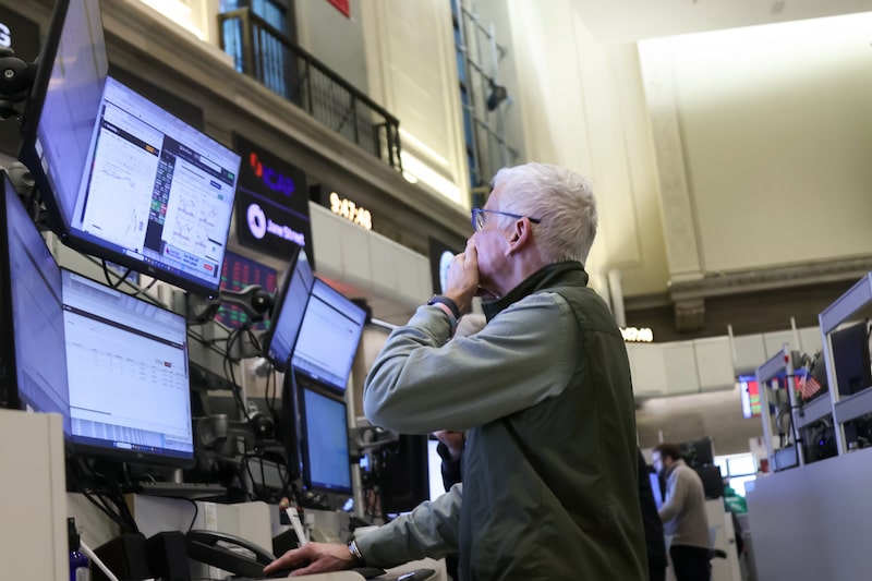 Tech Selloff Weighs On US Stocks As Silver Plunges Tech Selloff Weighs On US Stocks As Silver Plunges