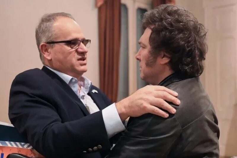 Eyal Sela, embajador de Israel en Argentina, junto a Javier Milei, Presidente de Argentina Eyal Sela, embajador de Israel en Argentina, junto a Javier Milei, Presidente de Argentina