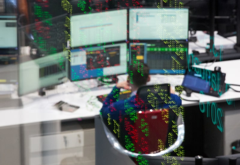 Traders work at a stock trading centre at the PJSC Sberbank of Russia headquarters in Moscow, Russia, January 30, 2017. Traders work at a stock trading centre at the PJSC Sberbank of Russia headquarters in Moscow, Russia, January 30, 2017.
