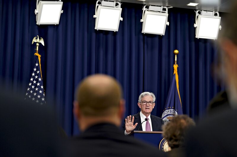 Fed aumentou ontem a taxa de juros dos EUA pela segunda vez consecutiva de forma a conter a inflação. Fed aumentou ontem a taxa de juros dos EUA pela segunda vez consecutiva de forma a conter a inflação.