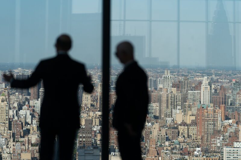 El banco de inversión calcula que las valoraciones de los inmuebles de oficinas y locales comerciales podrían caer hasta un 40% desde el máximo hasta el mínimo, lo que aumentaría el riesgo de impagos. El banco de inversión calcula que las valoraciones de los inmuebles de oficinas y locales comerciales podrían caer hasta un 40% desde el máximo hasta el mínimo, lo que aumentaría el riesgo de impagos.