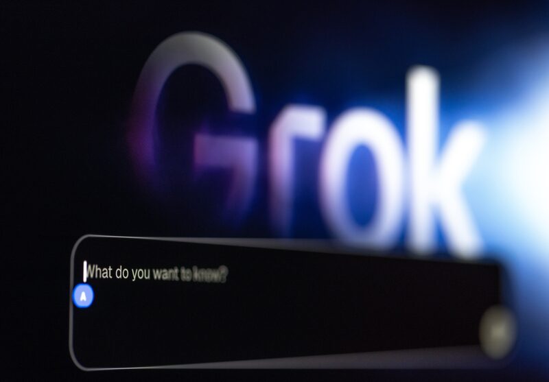 O chatbot Grok causou indignação em países europeus ao divulgar postagens antissemitas na plataforma na semana passada O chatbot Grok causou indignação em países europeus ao divulgar postagens antissemitas na plataforma na semana passada