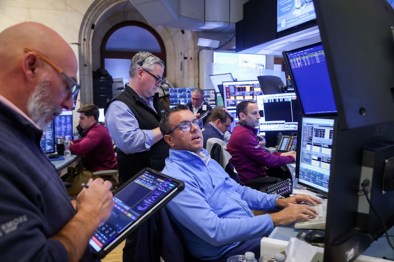 Stocks Join Bonds Higher As Fed-Hike Wagers Fade Stocks Join Bonds Higher As Fed-Hike Wagers Fade