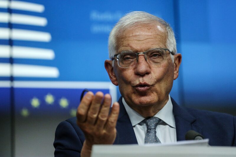 Josep Borrell, vicepresidente de la Comisión Europea, durante una rueda de prensa tras una reunión del Consejo de Asuntos Exteriores y de Ministros de Defensa en la sede del Consejo de la Unión Europea (UE) en Bruselas, Bélgica, el martes 17 de mayo de 2022. Borrell dijo que los ministros habían decidido devolver a los embajadores el punto muerto en el que se encontraba la propuesta de la UE de prohibir las importaciones de crudo ruso para que siguieran deliberando. Fotógrafa: Valeria Mongelli/Bloomberg Josep Borrell, vicepresidente de la Comisión Europea, durante una rueda de prensa tras una reunión del Consejo de Asuntos Exteriores y de Ministros de Defensa en la sede del Consejo de la Unión Europea (UE) en Bruselas, Bélgica, el martes 17 de mayo de 2022. Borrell dijo que los ministros habían decidido devolver a los embajadores el punto muerto en el que se encontraba la propuesta de la UE de prohibir las importaciones de crudo ruso para que siguieran deliberando. Fotógrafa: Valeria Mongelli/Bloomberg