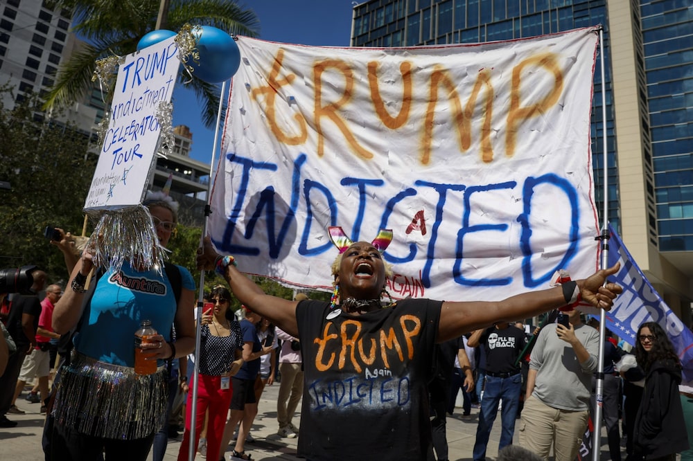 Una protesta fuera de los tribunales de Miami Una protesta fuera de los tribunales de Miami