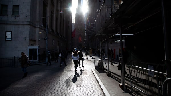 Acciones caen en EE.UU. a medida que se acerca la fecha límite para el impago Acciones caen en EE.UU. a medida que se acerca la fecha límite para el impago