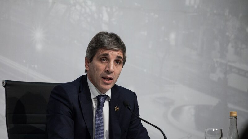 Milei coloca ex-presidente do BC sob Macri para liderar transição na economia Milei coloca ex-presidente do BC sob Macri para liderar transição na economia