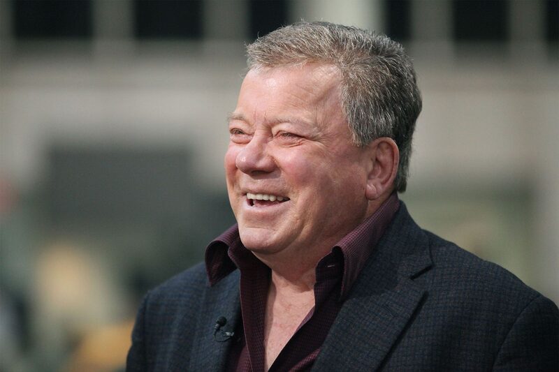El actor William Shatner se unirá a dos clientes que pagan. El actor William Shatner se unirá a dos clientes que pagan.