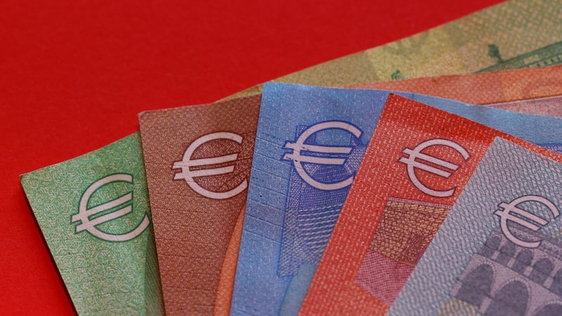 Tesouro emite € 5 bilhões em primeira dívida em euros desde 2014 Tesouro emite € 5 bilhões em primeira dívida em euros desde 2014