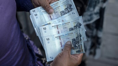 Com US$ 4 bilhões ‘debaixo dos colchões’, Bolívia faz ofensiva para resgatar dólares Com US$ 4 bilhões ‘debaixo dos colchões’, Bolívia faz ofensiva para resgatar dólares