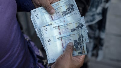 Bolivia necesita más que una mejora en su calificación para generar confianza, afirman analistas Bolivia necesita más que una mejora en su calificación para generar confianza, afirman analistas