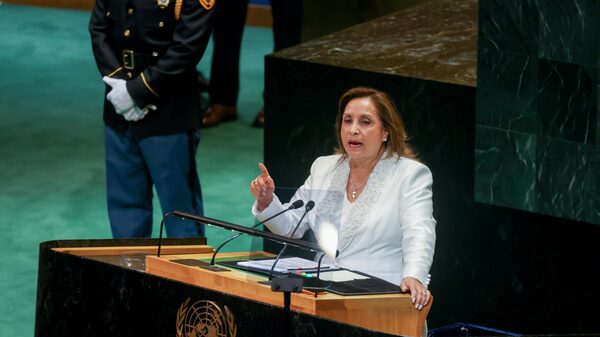 Congresso do Peru destitui Boluarte; chefe do parlamento assume como presidente Congresso do Peru destitui Boluarte; chefe do parlamento assume como presidente