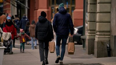 Jóvenes de Latinoamérica, cada vez más lejos de la independencia económica que tuvieron sus padres Jóvenes de Latinoamérica, cada vez más lejos de la independencia económica que tuvieron sus padres