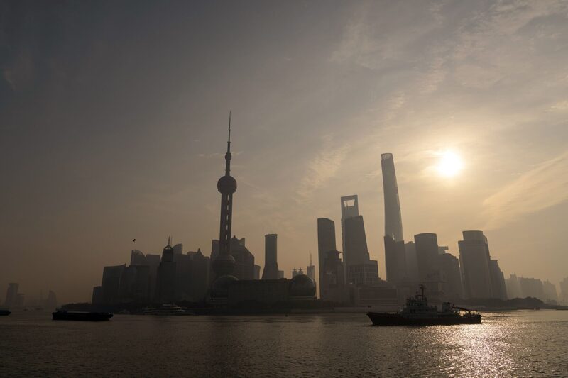 Edifícios no distrito financeiro de Lujiazui, em Pudong, Xangai, China Edifícios no distrito financeiro de Lujiazui, em Pudong, Xangai, China