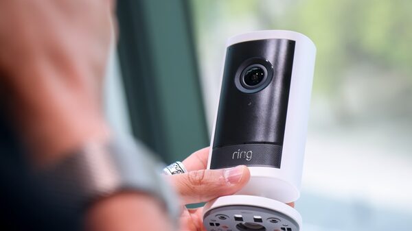 Las cámaras domésticas inteligentes de Amazon y Google podrían empezar a funcionar juntas Las cámaras domésticas inteligentes de Amazon y Google podrían empezar a funcionar juntas