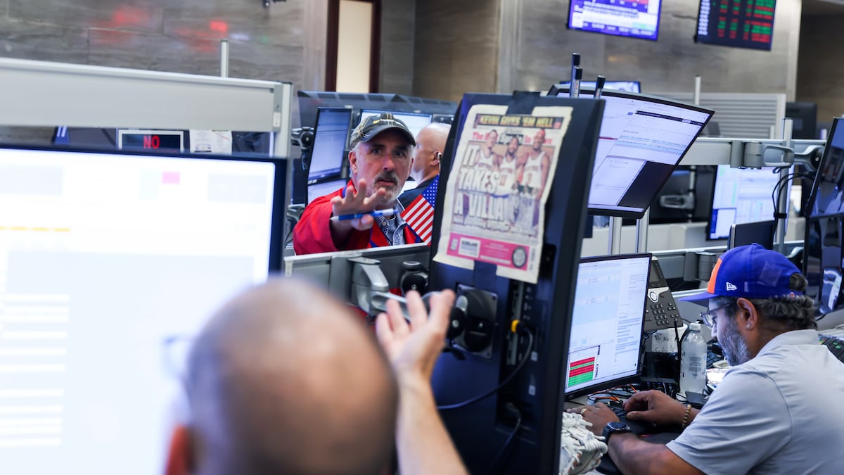 Wall Street sube y el petróleo cae ante avances en el diálogo entre Estados Unidos e Irán