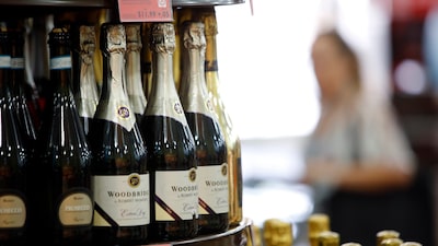 Exportações de vinho dos EUA ao Canadá caem 93% em abril, maior queda em 20 anos Exportações de vinho dos EUA ao Canadá caem 93% em abril, maior queda em 20 anos